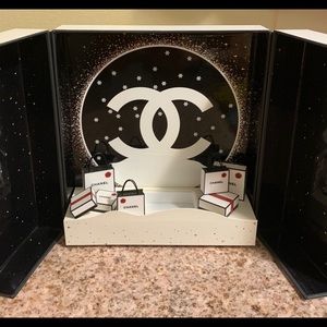 Chanel make-up brushes organizer and Chanel promo